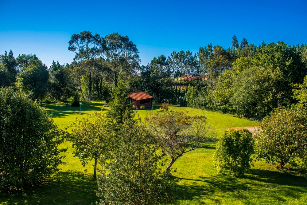 Vista dron Vivienda vacacional La Ardilla en Oviñana, Cudillero.