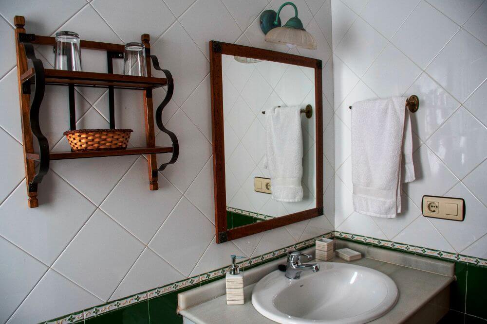 Baño apartamento el Abeyu, apartamentos rurales el cueto oviñana