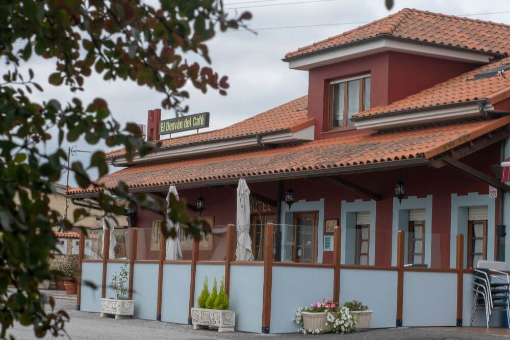 Terraza El Desván - Café Apartamentos Hotel en Oviñana, Cudillero.