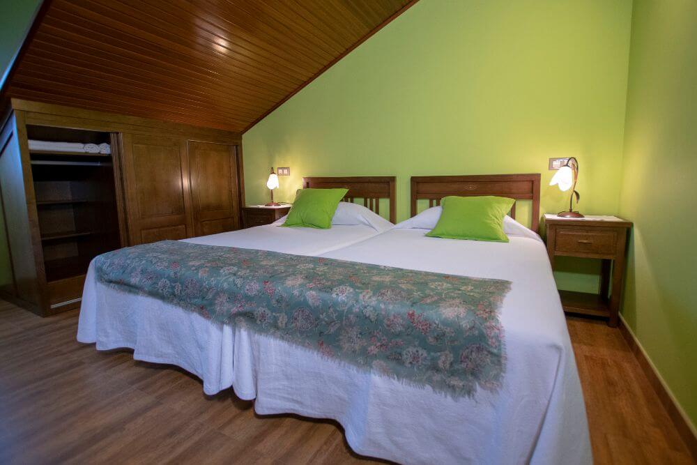 Habitación doble El Desván - Café Apartamentos Hotel en Oviñana, Cudillero.