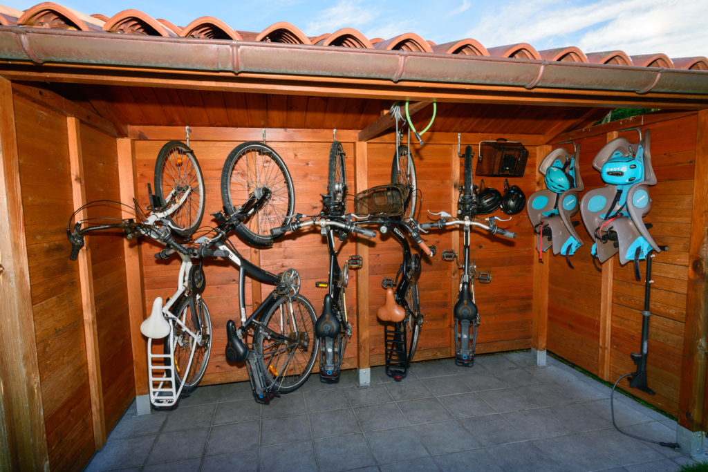 Aparcamiento para bicicletas Casona de Llanorrozo, Apartamentos Rurales