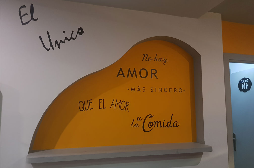 Interior El Único bar y comidas en Oviñana, Cudillero.