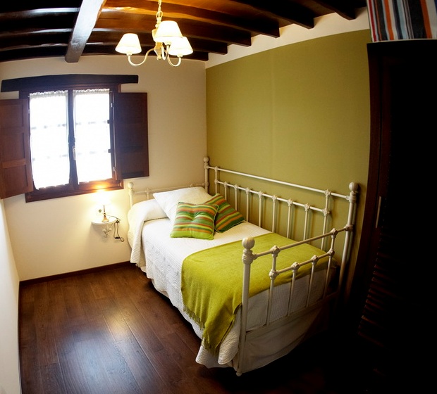 Dormitorio Casa Trasgu Casabuelo, Apartamentos rurales en Oviñana, Cudillero.