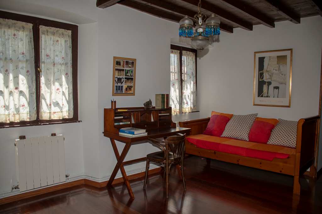 Detalle zona de lectura Vivienda vacacional el cueto en Oviñana, Cudillero.
