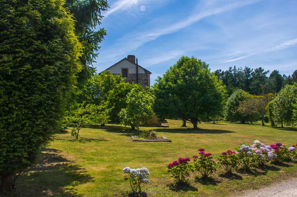 Jardines Vivienda vacacional el cueto en Oviñana, Cudillero.