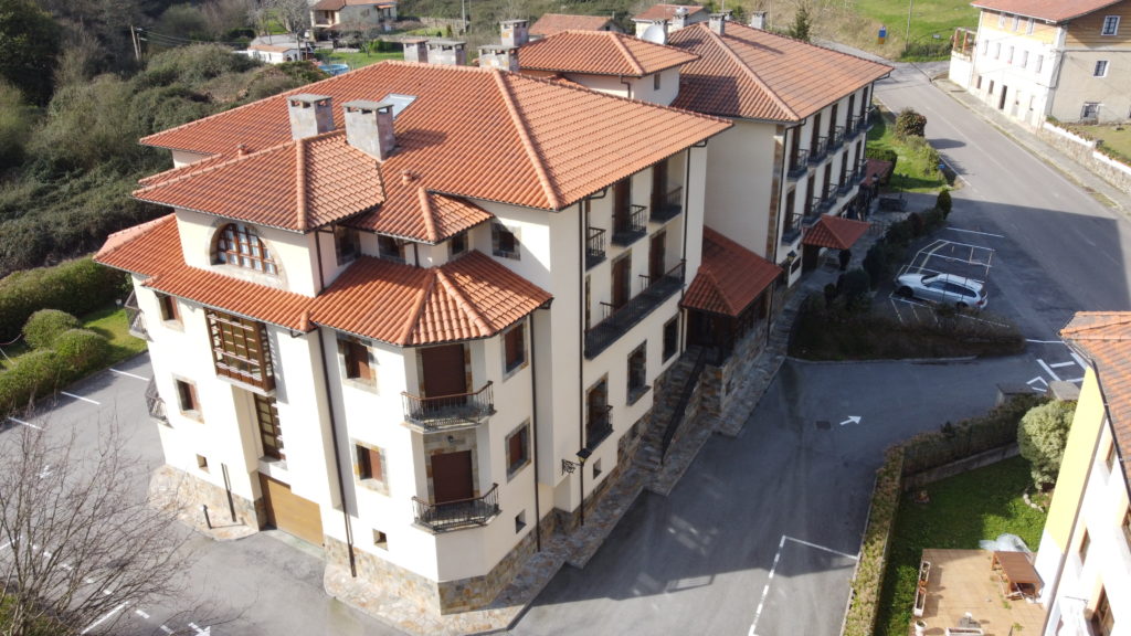 Vista dron Hotel Valle las Luiñas en Oviñana,  Cudillero.