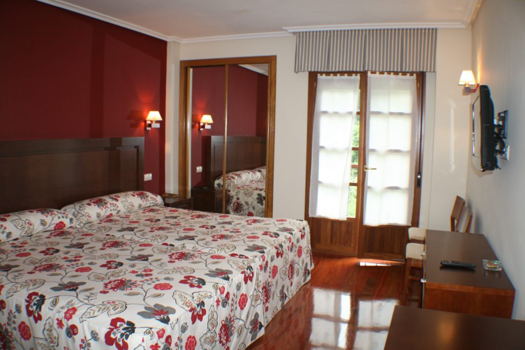 Habitación dos camas superior Hotel Valle las Luiñas en Oviñana,  Cudillero.