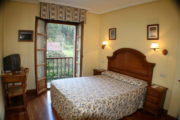 habitación matrimonial estandar Hotel Valle las Luiñas en Oviñana,  Cudillero.