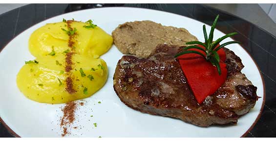 Carnes Restaurante Casa Vieja del Sastre en Oviñana, Cudillero