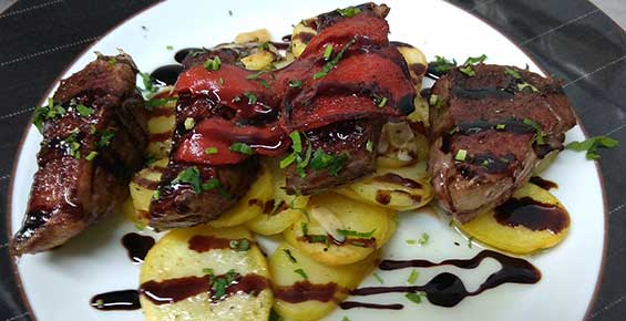 Carnes Restaurante Casa Vieja del Sastre en Oviñana, Cudillero