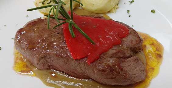 Carnes Restaurante Casa Vieja del Sastre en Oviñana, Cudillero