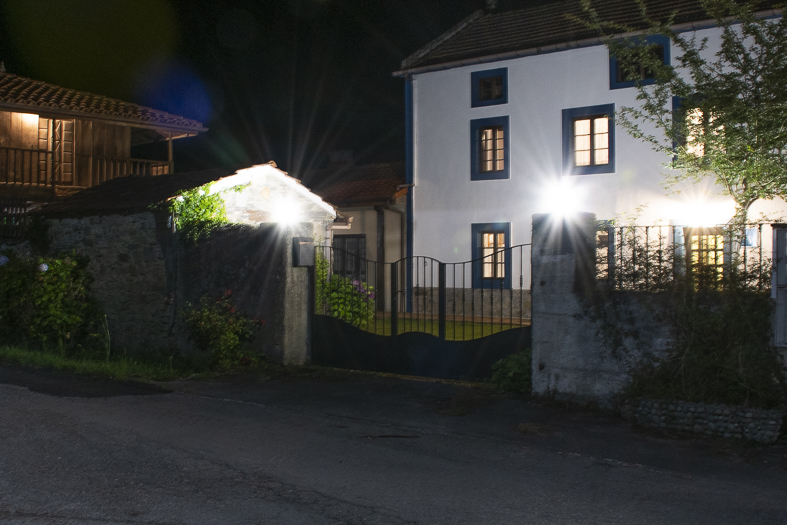 Fotos nocturnas Vivienda vacacional el cueto en Oviñana, Cudillero.