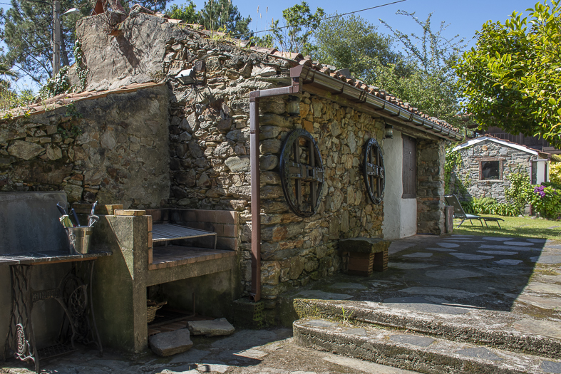 Bodega zona de estar exterior Vivienda vacacional el cueto en Oviñana, Cudillero.