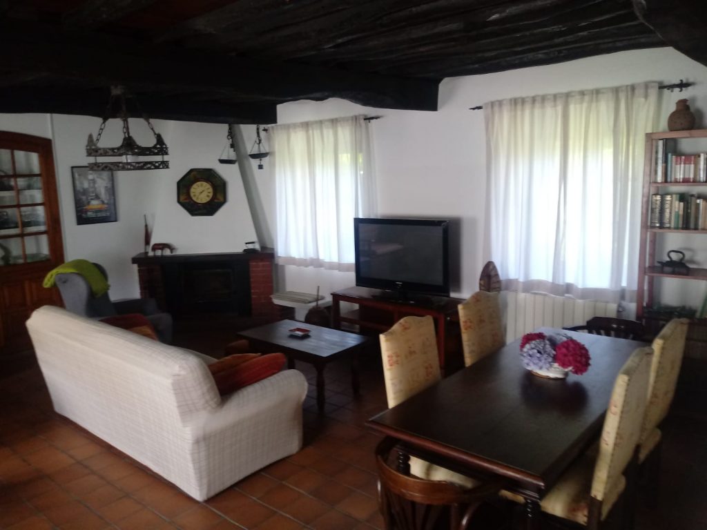 Salón Vivienda vacacional el cueto en Oviñana, Cudillero.
